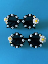 Load image into Gallery viewer, Cami Flower Sunnies - Flower Garden