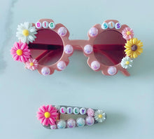Load image into Gallery viewer, Cami Flower Sunnies and Mila Big Barrettes Gift Set