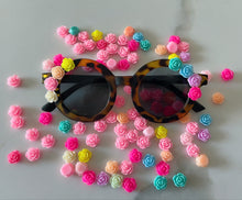 Load image into Gallery viewer, Alina Round Sunnies- Tortuga Roses