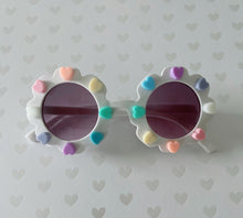 Load image into Gallery viewer, Cami Flower Sunnies- Heart World