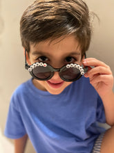 Load image into Gallery viewer, Heart Breaker Alina Round Sunnies

