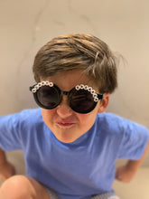 Load image into Gallery viewer, Heart Breaker Alina Round Sunnies
