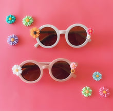 Load image into Gallery viewer, Alina Round Sunnies - Simple Flower
